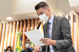 Deputado requer prioridade de vacinação para profissionais da educação