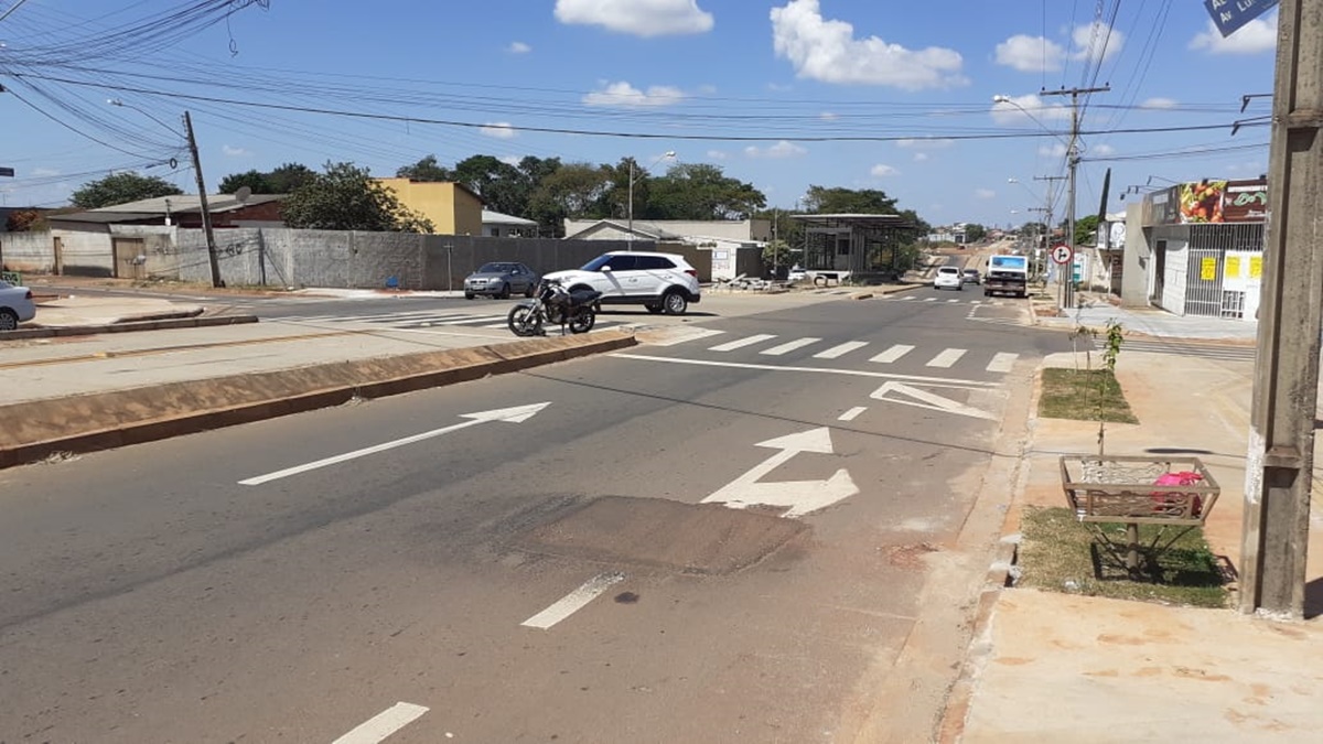 Um idoso que dirigia moto ficou em estado grave após se envolver em um acidente de trânsito na manhã deste domingo (9), em Goiânia. (Foto: divulgação/Polícia Civil)