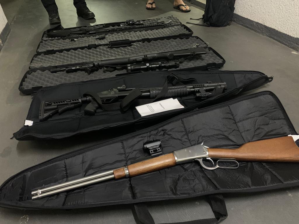 Armas supostamente adquiridas com dinheiro da extorsão na Codego (Foto: Polícia Civil)