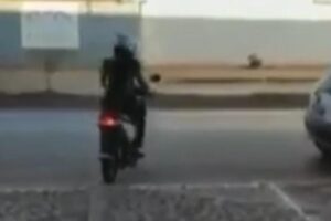 Uma mulher, cujo nome não foi identificado, foi contemplada em um consórcio, mas foi atropelada no momento em que saía com a moto nova da - Em Formosa, motociclista contemplada em consórcio é atropelada ao sair da concessionária