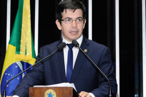 Mais um nome pode engrossas a rerceira via: Randolfe Rodrigues