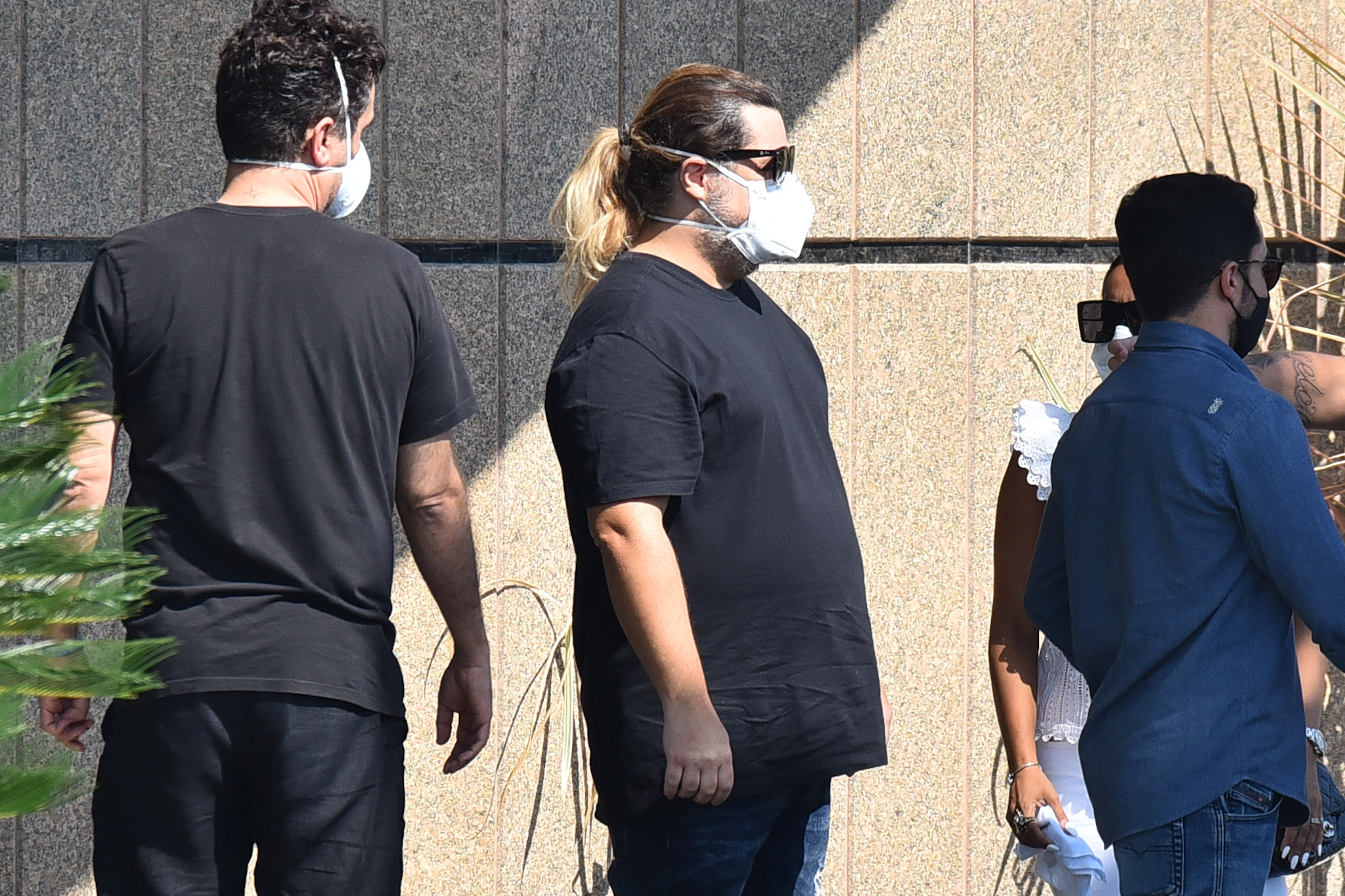 Paulo Gustavo é velado em cerimônia restrita a familiares e amigos; fotos