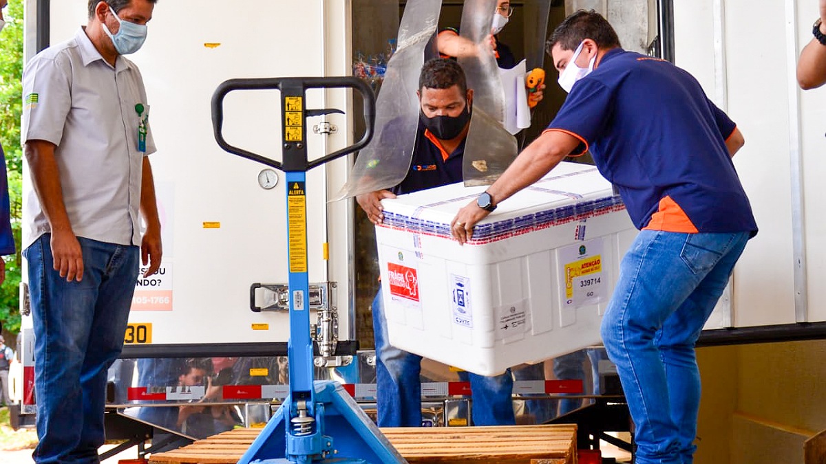 As 79.560 doses da vacina Pfizer serão distribuídas para para 22 municípios goianos até o final desta terça-feira (8). (Foto: Jucimar Sousa/Mais Goiás)