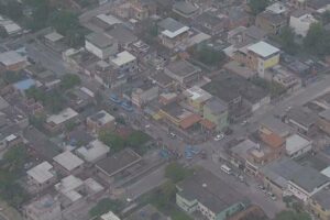 Imagem aérea da região do ataque a tiros no Rio de Janeiro (RJ) (Foto: reprodução/O Globo)