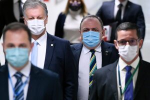 Eduardo Pazuello entra no segundo dia de depoimento na CPI que investiga possível omissão do governo federal