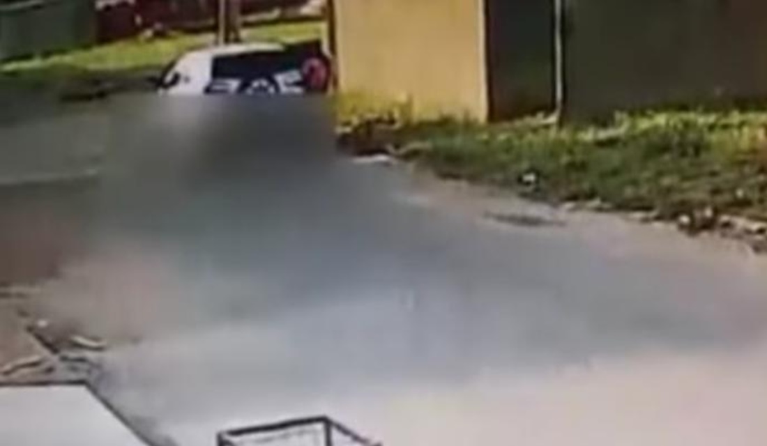 A Polícia Civil de Anápolis investiga I. F. B., 24 anos, suspeita de matar e ocultar cadáver do filho recém-nascido. Ela foi presa após moradoresSuspeita de atear fogo no filho disse que deixou o bebê dois dias sem comer