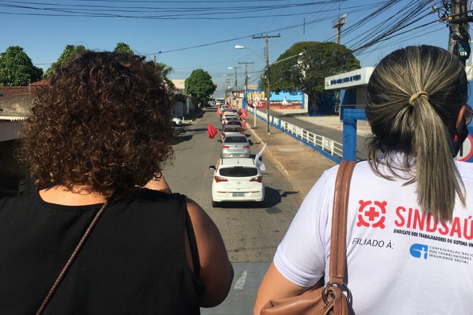 Manifestação cobra direitos trabalhistas para servidores municipais de saúde, em Aparecida (Foto: Divulgação/SindSaúde)