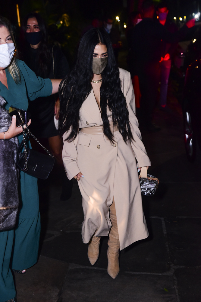 Simaria é vista deixando restaurante em São Paulo; fotos