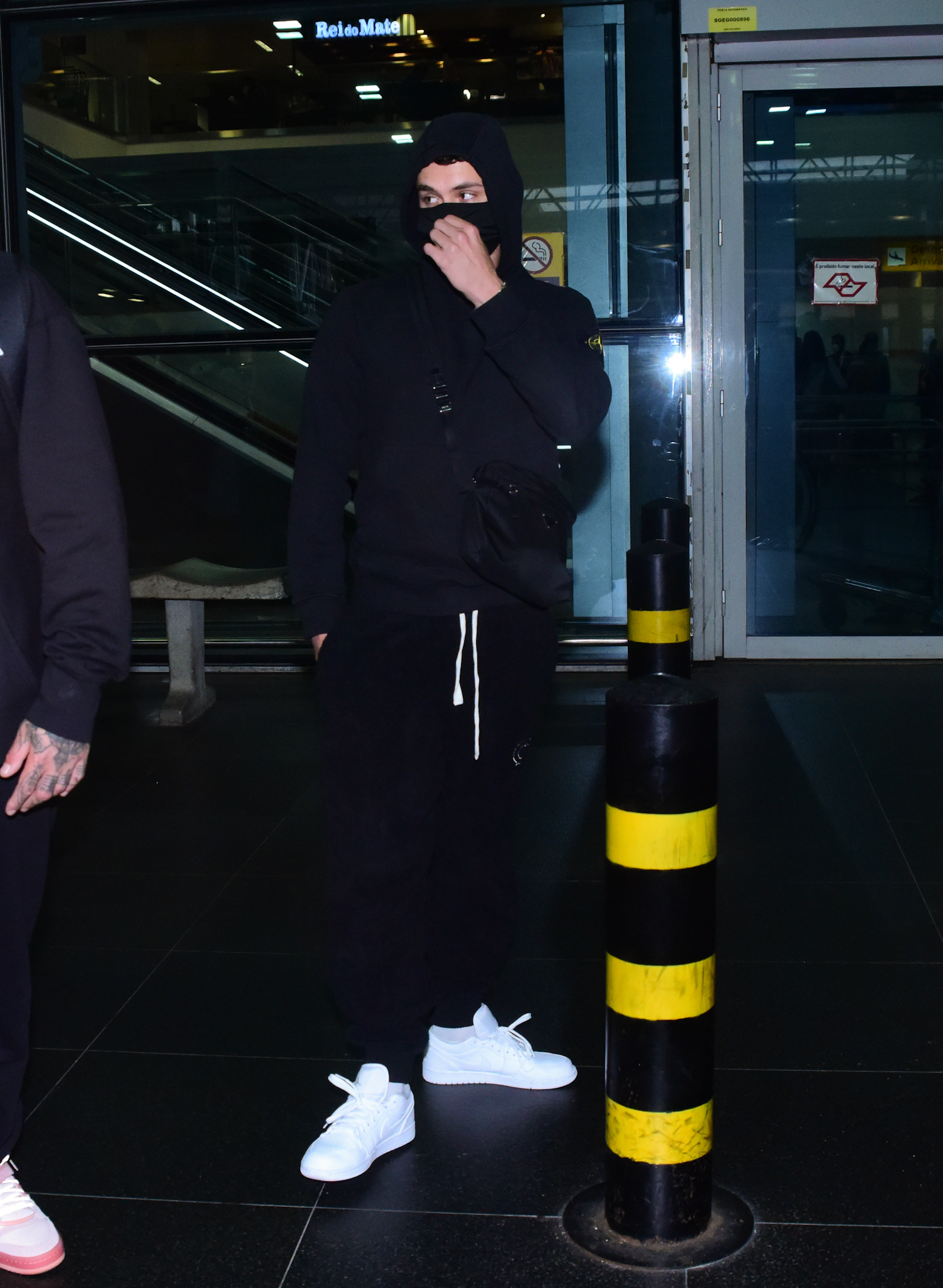 Áron Piper, ator de 'Elite', desembarca no Brasil; confira fotos elite