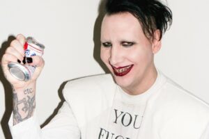 Marilyn Manson é alvo de mandado de prisão
