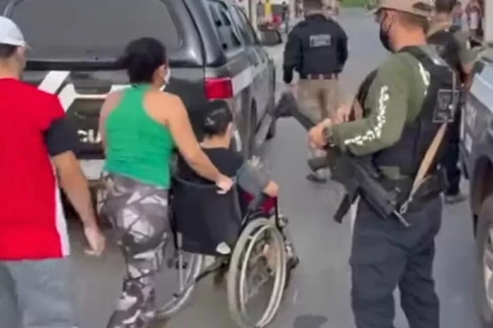 Polícia Civil do Piauí deflagrou na última quinta (29) e sexta-feira (30) uma operação que culminou na identificação de um homem tetraplégico suspeito de chefiar - Tetraplégico é suspeito de aplicar golpes se passando por pai de santo