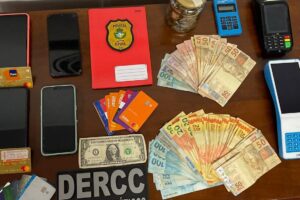 A Polícia Civil prendeu quatro pessoas suspeitas de aplicar golpes via WhatsApp em idosos de Pirenópolis, nesta terça-feira (25) - Polícia prende em Trindade quatro suspeitos de aplicar golpes contra idosos de Pirenópolis