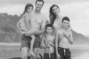 Tom Brady homenageia Gisele Bündchen e se confunde ao escrever em português