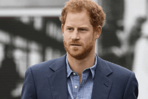 Carrie Royale afirma que estava com ele no quarto de hotel em Las Vegas. Stripper leiloa suposta cueca usada por príncipe Harry em 2012