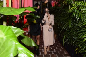 Simaria é vista deixando restaurante em São Paulo; fotos