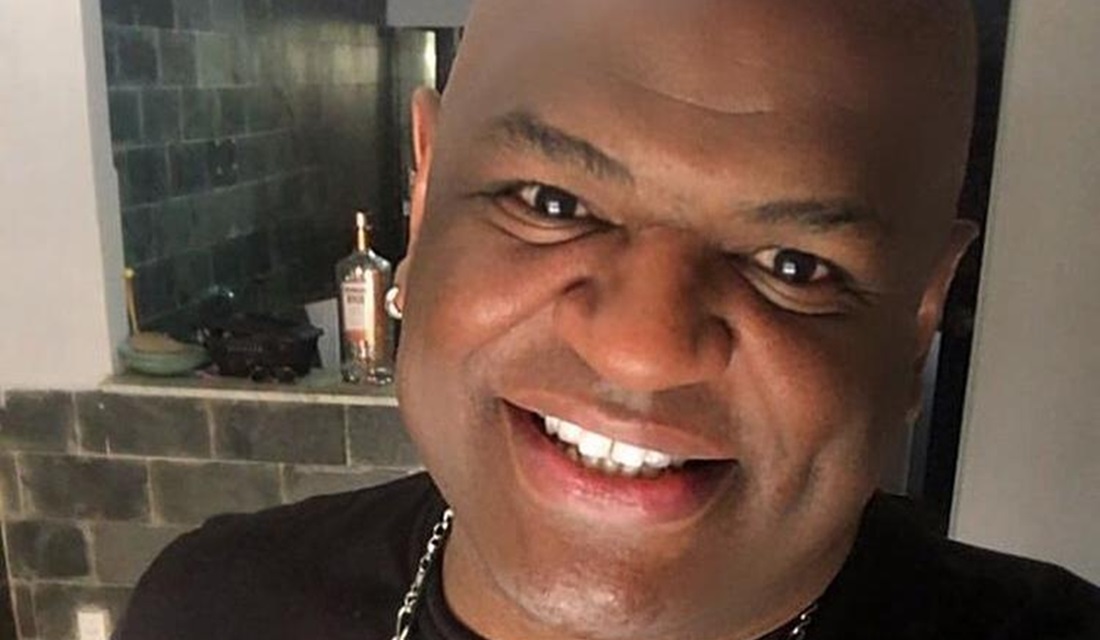 bar - O humorista e produtor musical Brunno Jaka de 42 anos foi encaminhado a uma delegacia por suspeita de agressão após uma briga que - Humorista denuncia ter sido levado para a delegacia acusado de agressão por ser negro