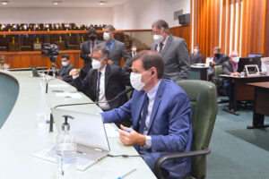 Assembleia aprova projeto que impede hora extra para professores do Estado