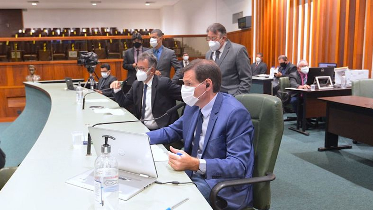 Assembleia aprova projeto que impede hora extra para professores do Estado