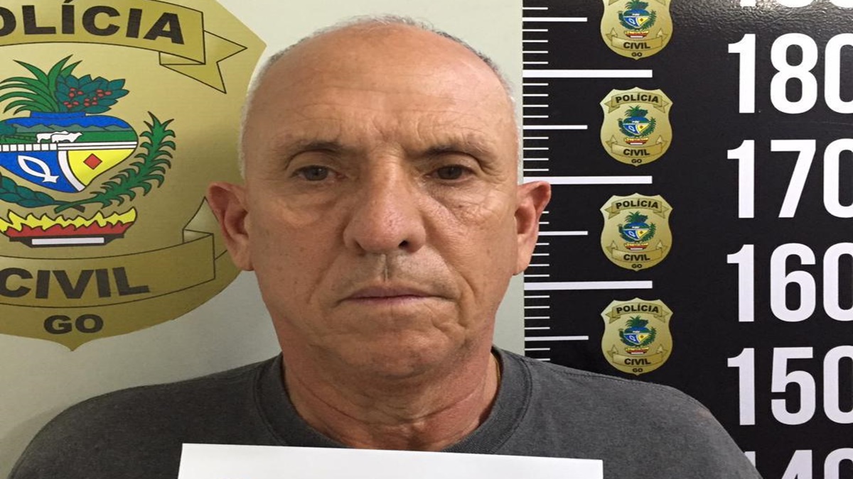 Um idoso de 63 anos foi preso em flagrante no momento em que concluiria um golpe que lhe renderia R$ 1 milhão, em Goiânia. (Foto: divulgação/Polícia Civil)
