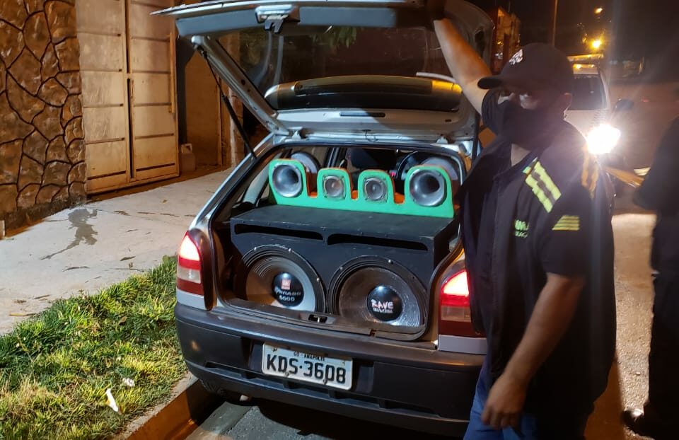 Carro apreendido em Aparecida (Foto: Divulgação/SecomAparecida)