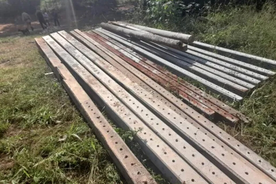 Polícia prende dois suspeitos de furto de postes de energia, em Senador Canedo