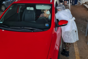 Aplicação de vacina contra covid-19 em posto de vacinação de Goiânia (Foto: Prefeitura)