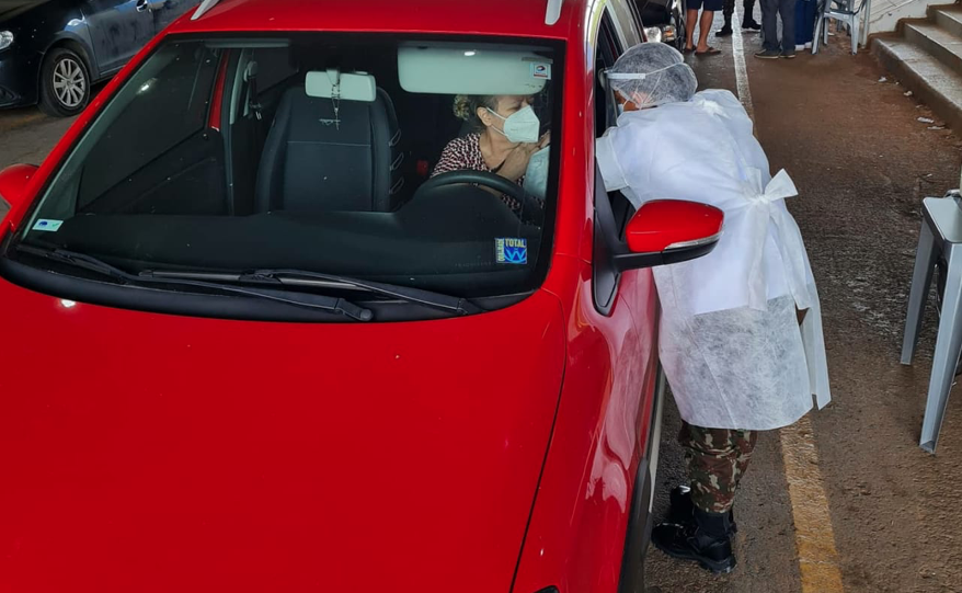 Aplicação de vacina contra covid-19 em posto de vacinação de Goiânia (Foto: Prefeitura)