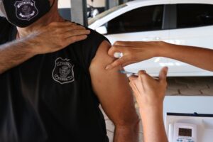 10% da população adulta de Aparecida recebeu duas doses contra covid (Foto: James Morais)