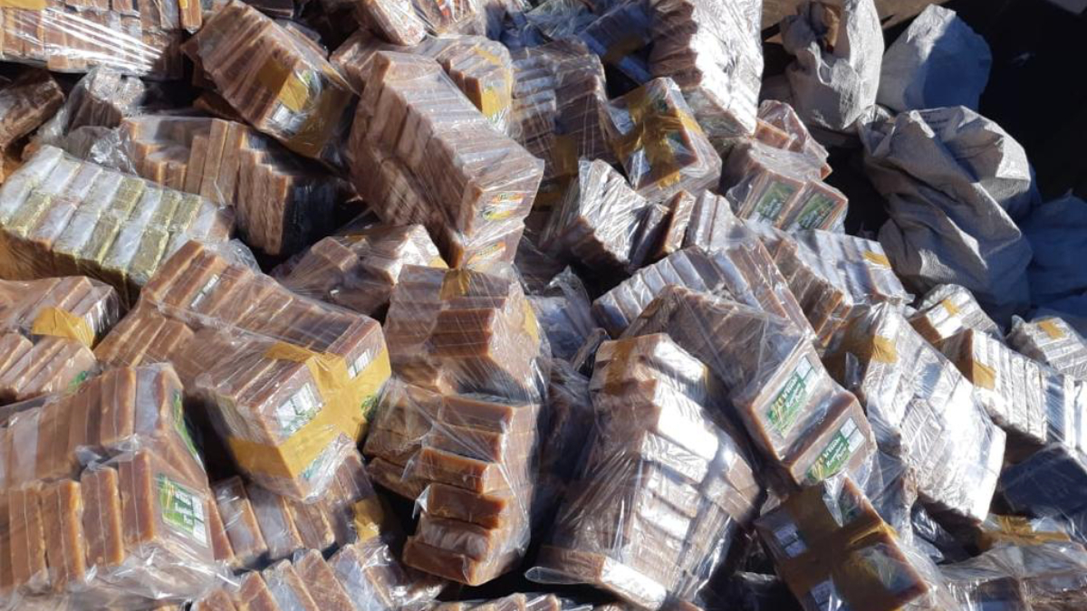 Polícia apreende 1,5 tonelada de rapadura imprópria para consumo, em Terezópolis