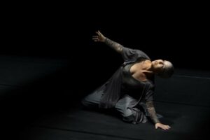 Espetáculo "Estilhaço" é transmitido pelo Sesc Go