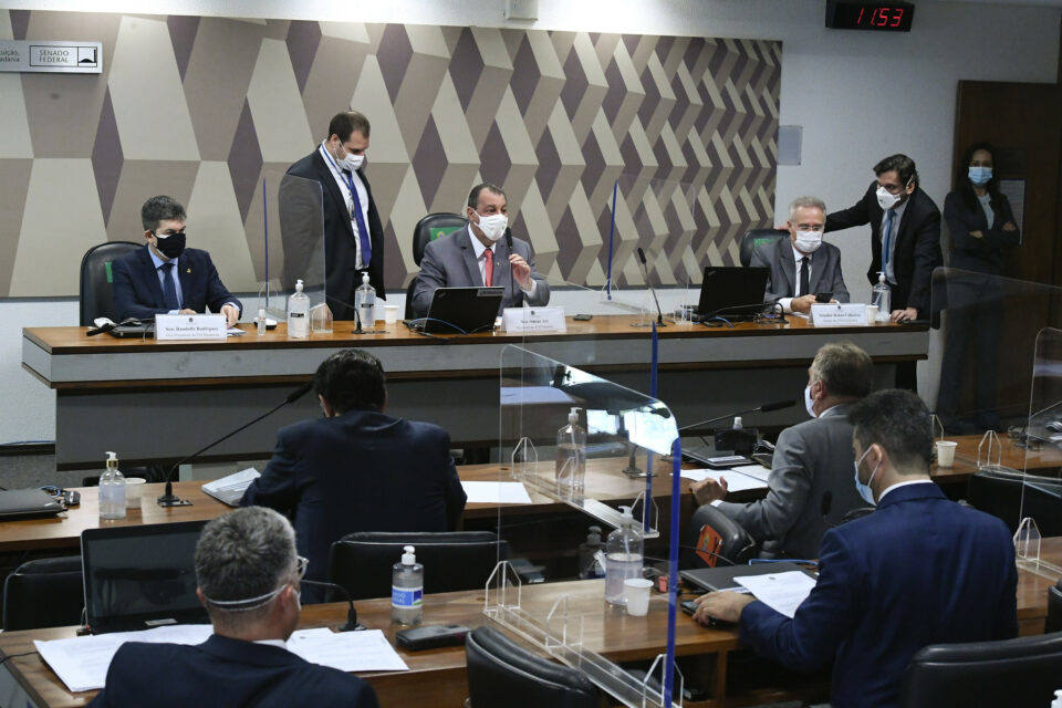Conversas sobre o assunto começaram nesta quarta-feira, após a Comissão aprovar a convocação de nove governadores