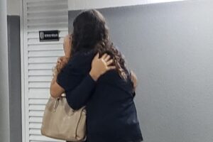 A Polícia Civil encontrou nesta quarta-feira (26) uma menor de 14 anos que estava desaparecida desde o dia 16 de maio. Segundo a adolescente, - Polícia encontra menor desaparecida em Goiânia; homem que a abrigou é investigado