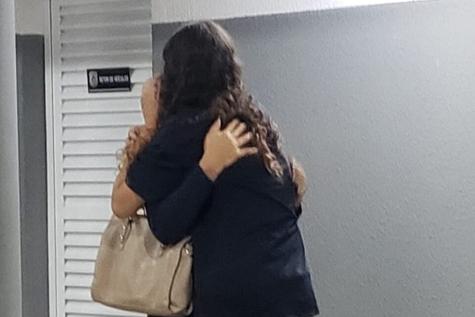 A Polícia Civil encontrou nesta quarta-feira (26) uma menor de 14 anos que estava desaparecida desde o dia 16 de maio. Segundo a adolescente, - Polícia encontra menor desaparecida em Goiânia; homem que a abrigou é investigado