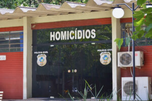 Detento manda matar informante da polícia e avisa vítima por vídeo chamada em Goiânia