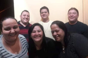 Cinco de seis irmãos em Ituporanga (SC) foram mortos pela Covid-19. Da esquerda para a direita, acima: João Ercio, José Joarez e Antônio. Abaixo: Rosimara, Lucimara (única sobrevivente) e Zelirde - Arquivo pessoal