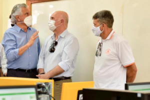 Governador Ronaldo Caiado (DEM) ao lado do ministro da Educação, Milton Ribeiro (Foto: Governo de Goiás)