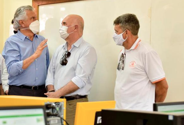 Governador Ronaldo Caiado (DEM) ao lado do ministro da Educação, Milton Ribeiro (Foto: Governo de Goiás)