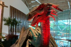 Passeio das águas recebe exposição com dragões