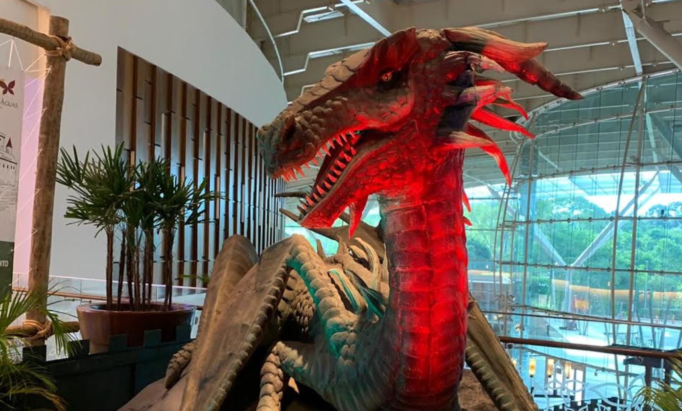 Passeio das águas recebe exposição com dragões