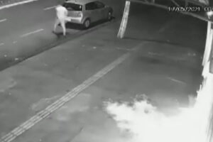 suspeito de colocar fogo em uma distribuidora de bebidas de Goiânia, após o dono o advertir para não urinar em uma parede do local