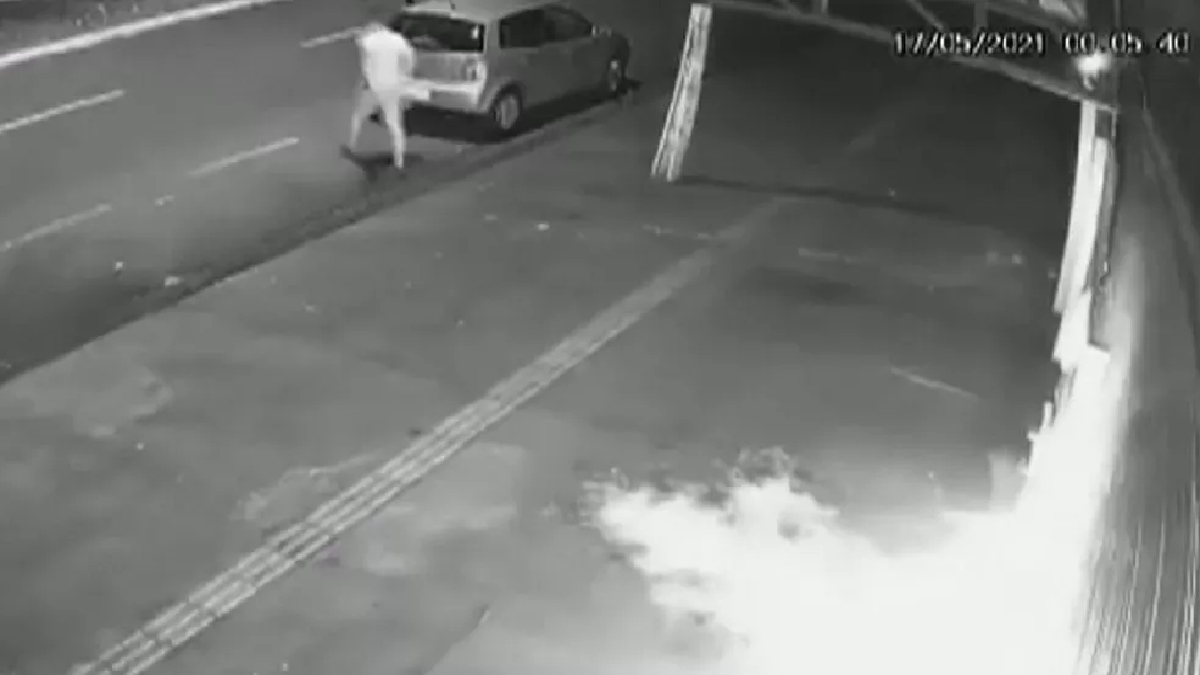 suspeito de colocar fogo em uma distribuidora de bebidas de Goiânia, após o dono o advertir para não urinar em uma parede do local