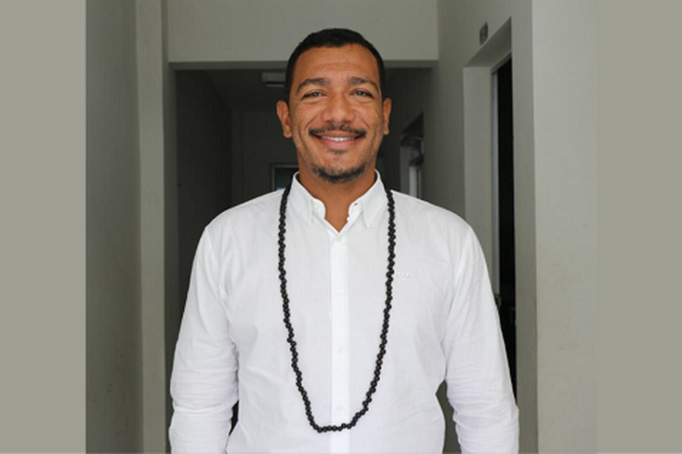 Candidato negro acusa universidade de impedi-lo de assumir cargo de professor