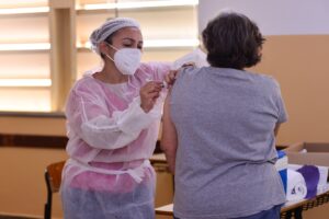 Brasil ultrapassa 550 mil mortes por Covid e 19,7 milhões de casos