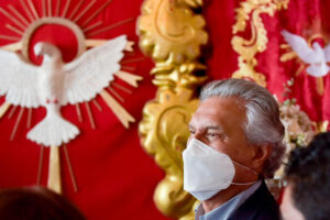 Caiado inaugura restauração de Igreja e rodovia em Jaraguá