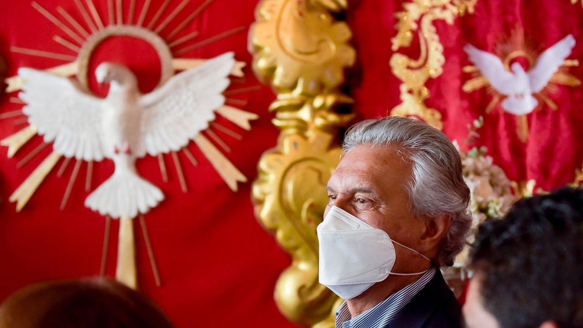 Caiado inaugura restauração de Igreja e rodovia em Jaraguá