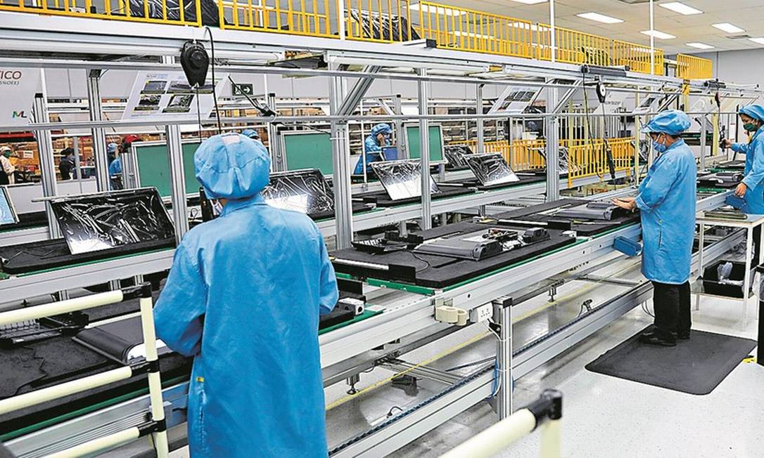 Linha de produção das TVs que vão ao mercado sob a parceria Toshiba/Multilaser: chinesa que assumiu divisão de TVs da marca japonesa voltou Foto: Divulgação