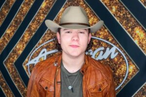 Caleb Kennedy Adolescente deixa 'American Idol' após vídeo racista viralizar; assista