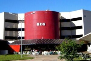 Professores e alunos questionam transparência na eleição da UEG