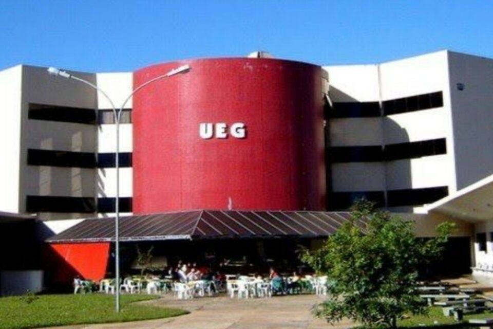 Professores e alunos questionam transparência na eleição da UEG