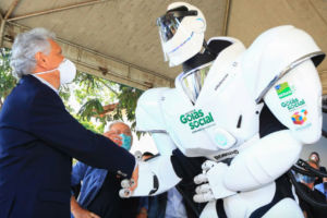 Governador Ronaldo Caiado (DEM) na inauguração de um dos laboratórios em Goiânia (Foto: Governo do Estado)